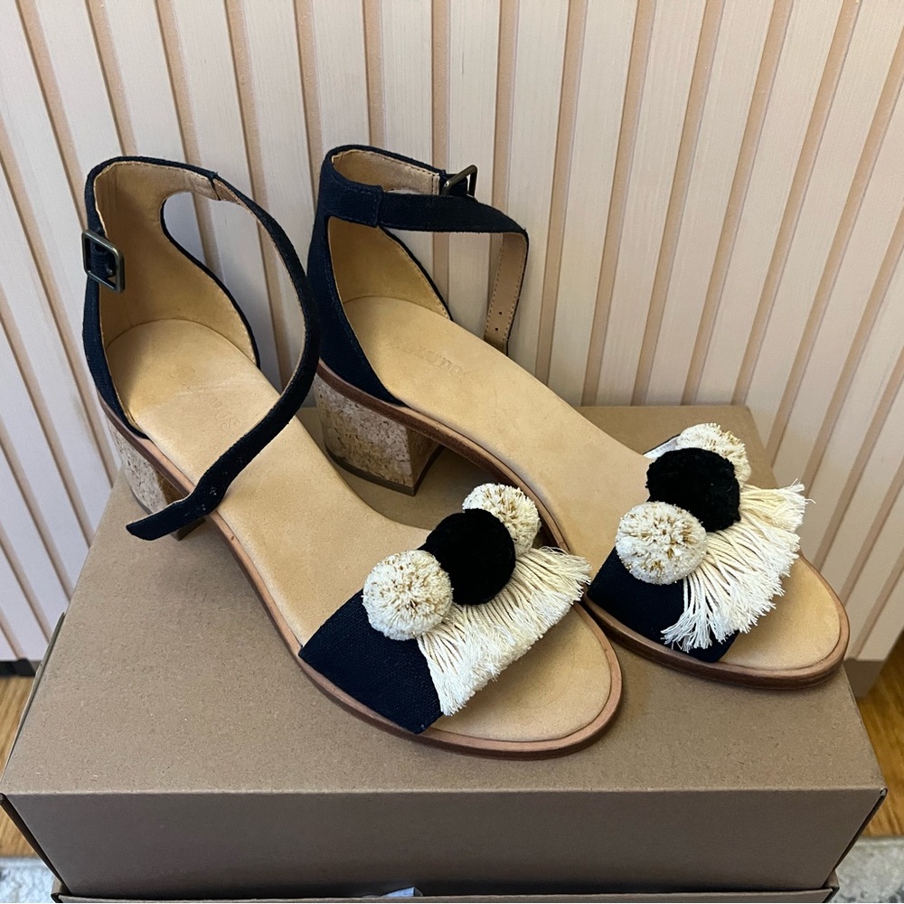 Soludos Navy and Cream Pom Pom Ankle-Strap Block Heel Sandals nwob - Picture 2 of 4